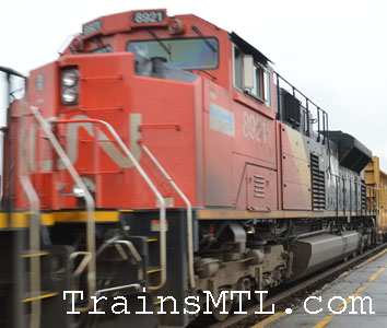 Locomotive CN8921 left side / coté gauche